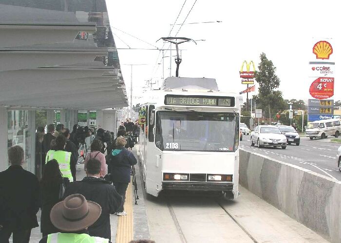 Melbourne LRT tram entering station