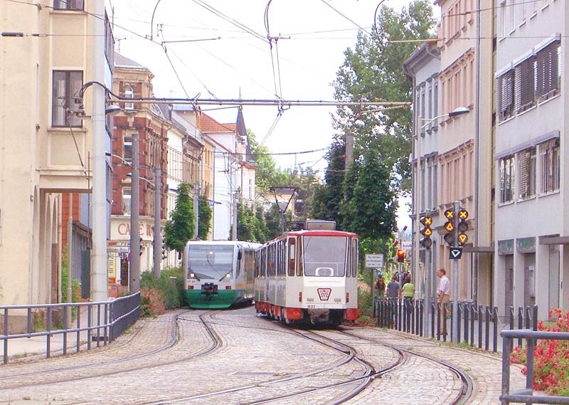 zwi-lrt-2trains-passing-narrow%20street-curve-peds_simon-p-smiler.jpg