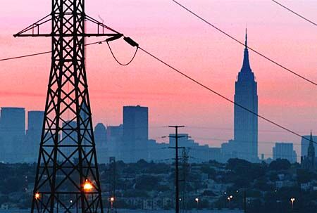 Directv May Try Broadband On Power Lines - Nyc Cityscape Power Line Blackout Aug2003 Ap 1